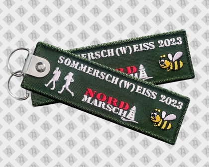Schlüsselanhänger gestickt mit Kettelrand und Doppelring Sommerschweiss Nordmarsch grün Backpacker